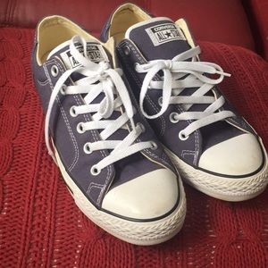 Men’s 8 / Women’s 10 Navy Converse Sneakers